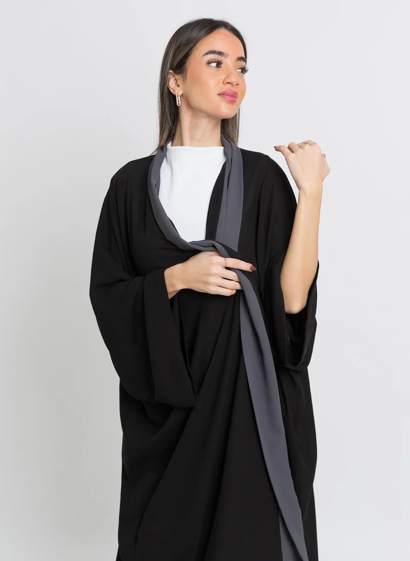 Kaafmeem Black on Gray Flowstyle Abaya