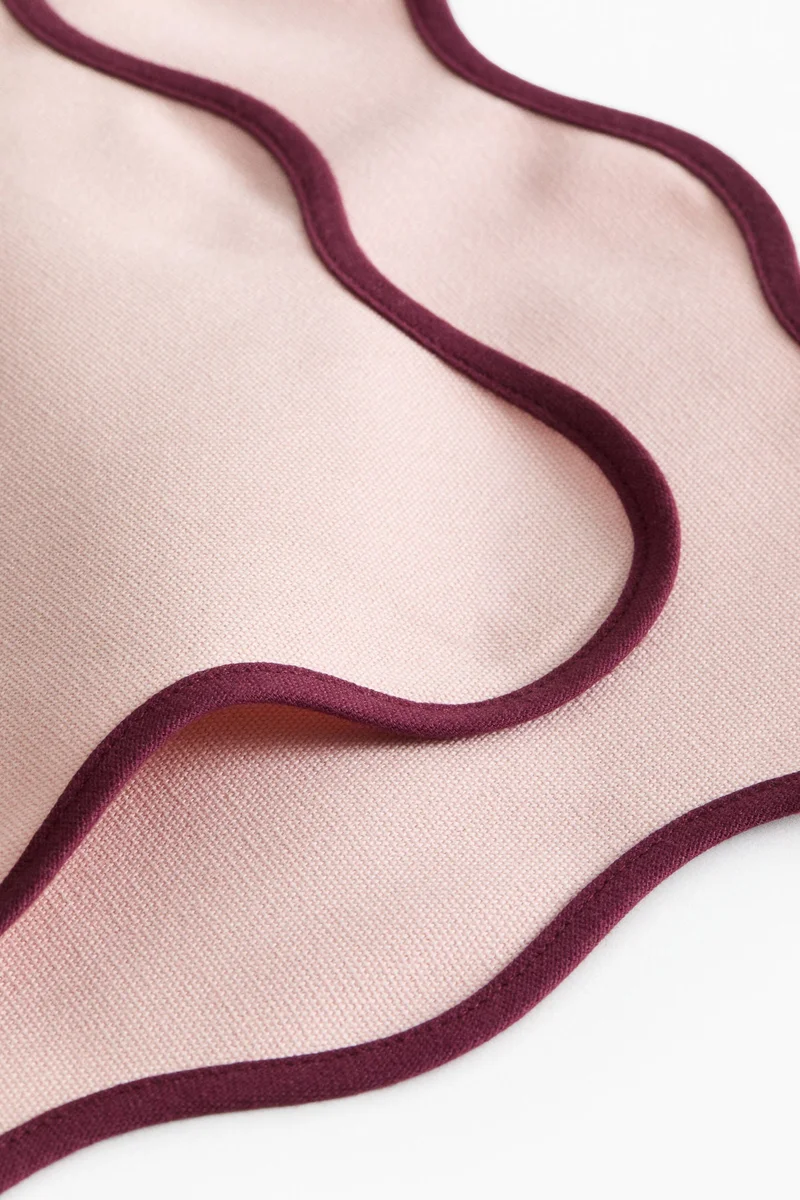 H&M 2-pack scallop-edged place mats