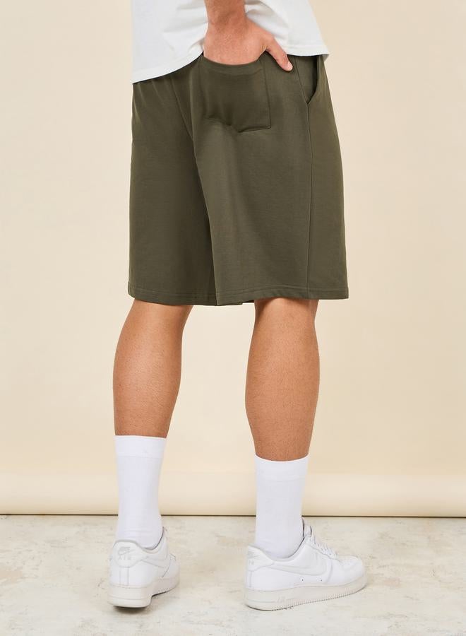 ستايلي شورت واسع سادة بخصر برباط - Image 4