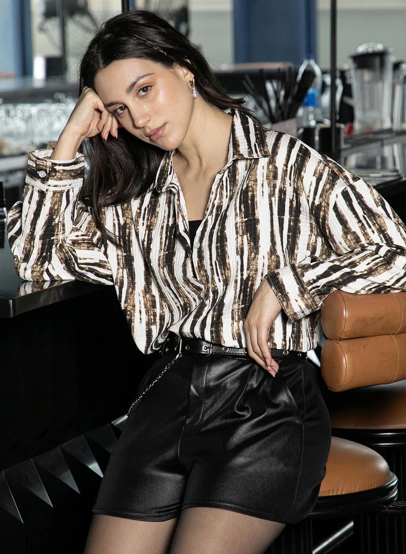 بينيا كولادا قميص نسائي واسع بطبعة صبغية ملموسة بياقة عريضة وأكمام طويلة بأزرار للإغلاق، مطبوع بنقوش تجريدية منسوجة للاستخدام اليومي والكاجوال، بني قهوي