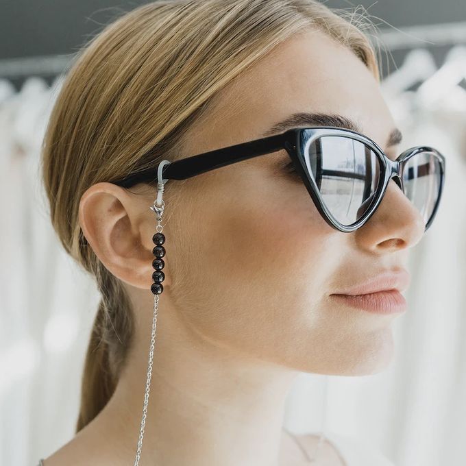 سلسلة نظارات من الخرز الأسود والفضي - Image 1