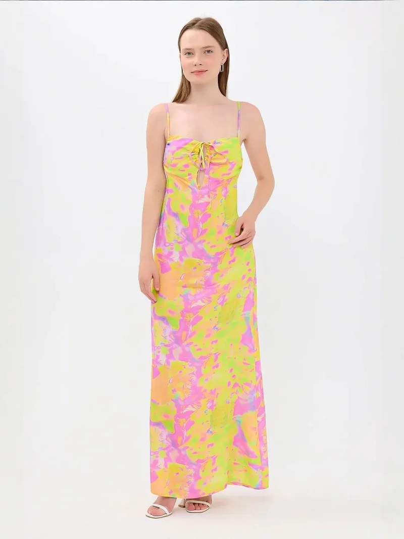 زوبعة فستان ماكسي بحمالات رفيعة وفتحة صدر على شكل زهور وصليب