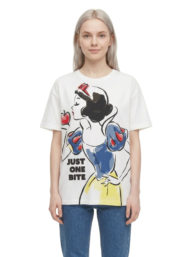 ديزني Disney Snow White Graphic Print White Cotton Drop Shoulder Oversized T-Shirt – Casual Statement Tee