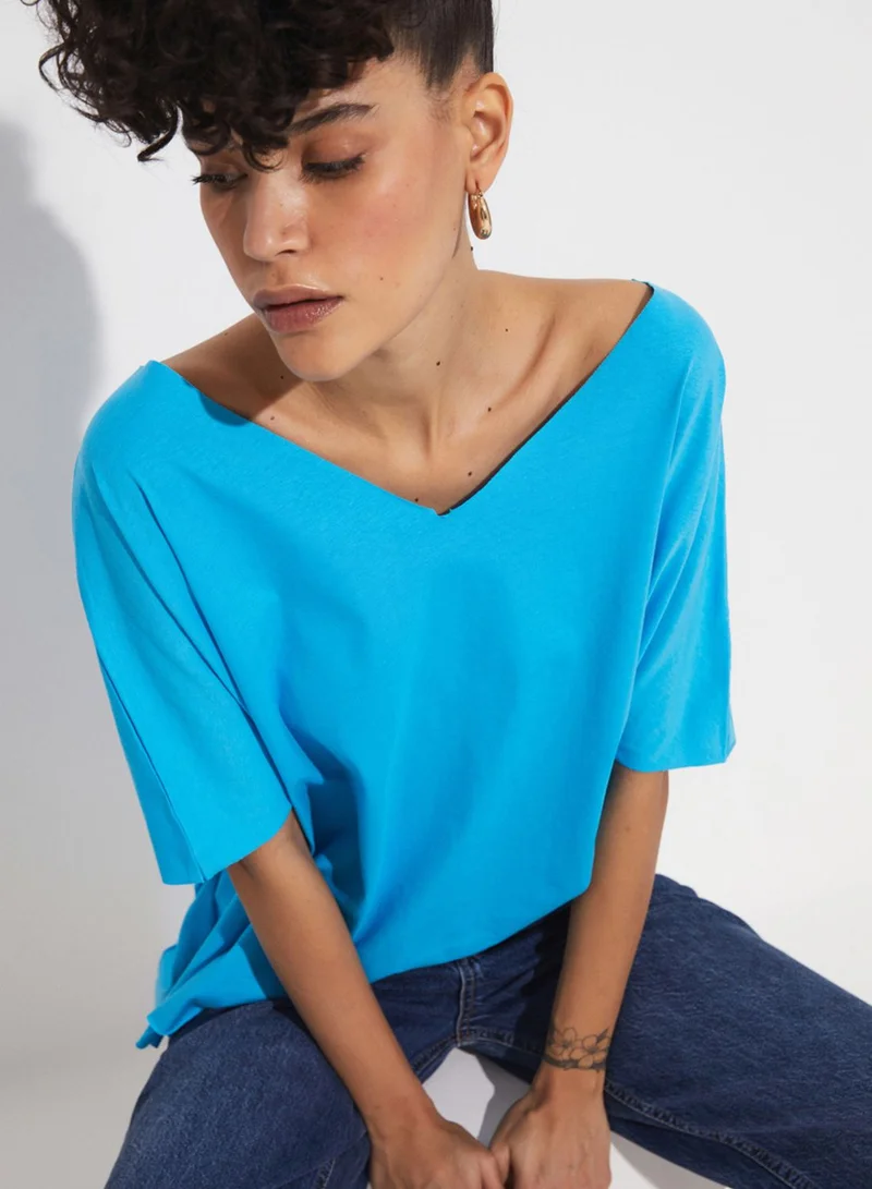 JUNE V-Neck T-Shirt