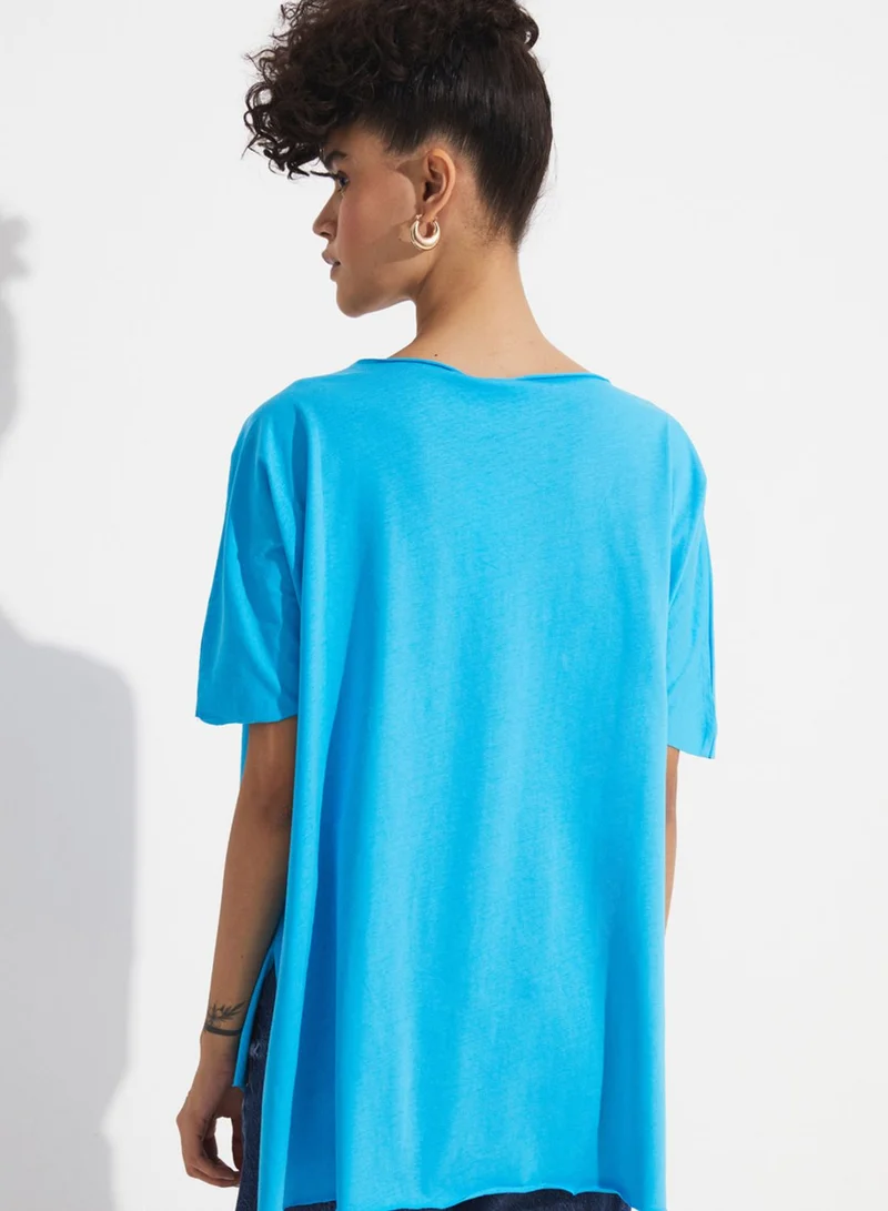 JUNE V-Neck T-Shirt