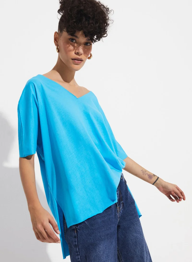 JUNE V-Neck T-Shirt