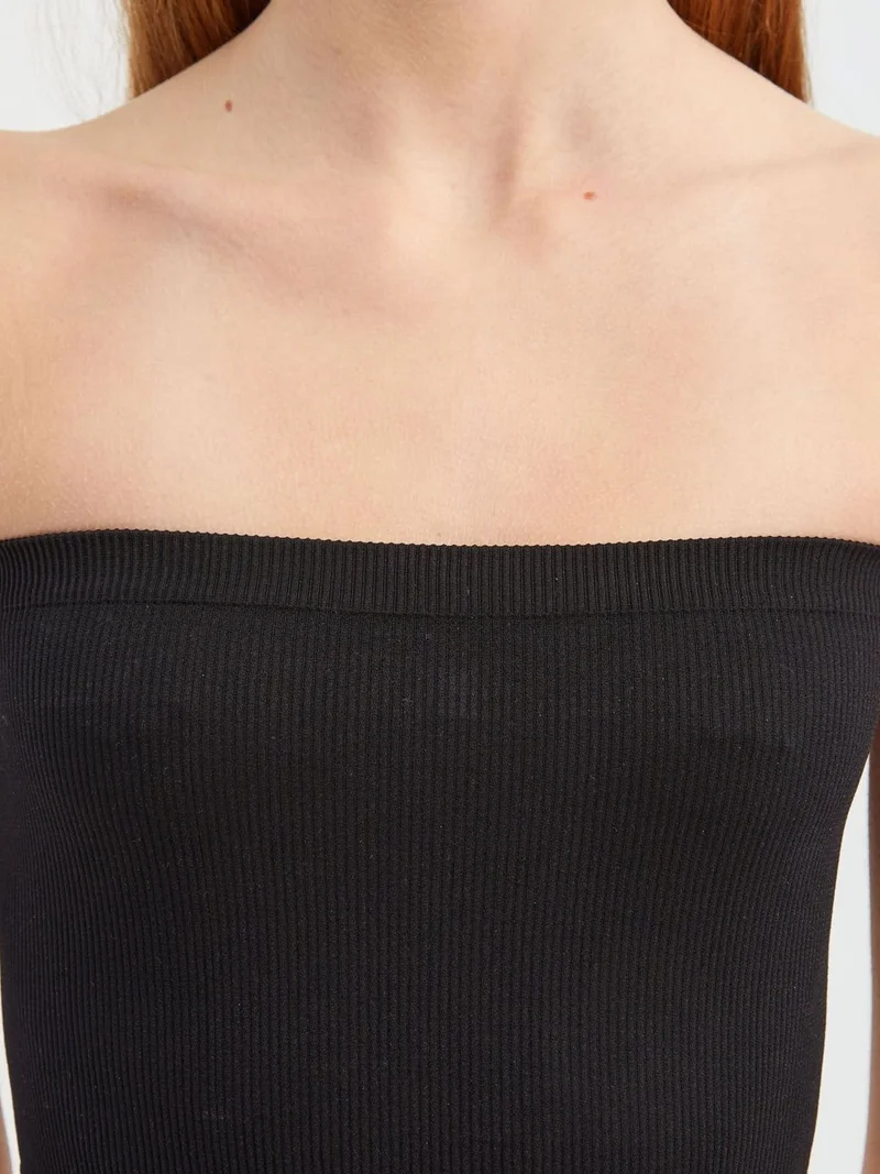 زوبعة بلوزة قصيرة بدون حمالات أساسية