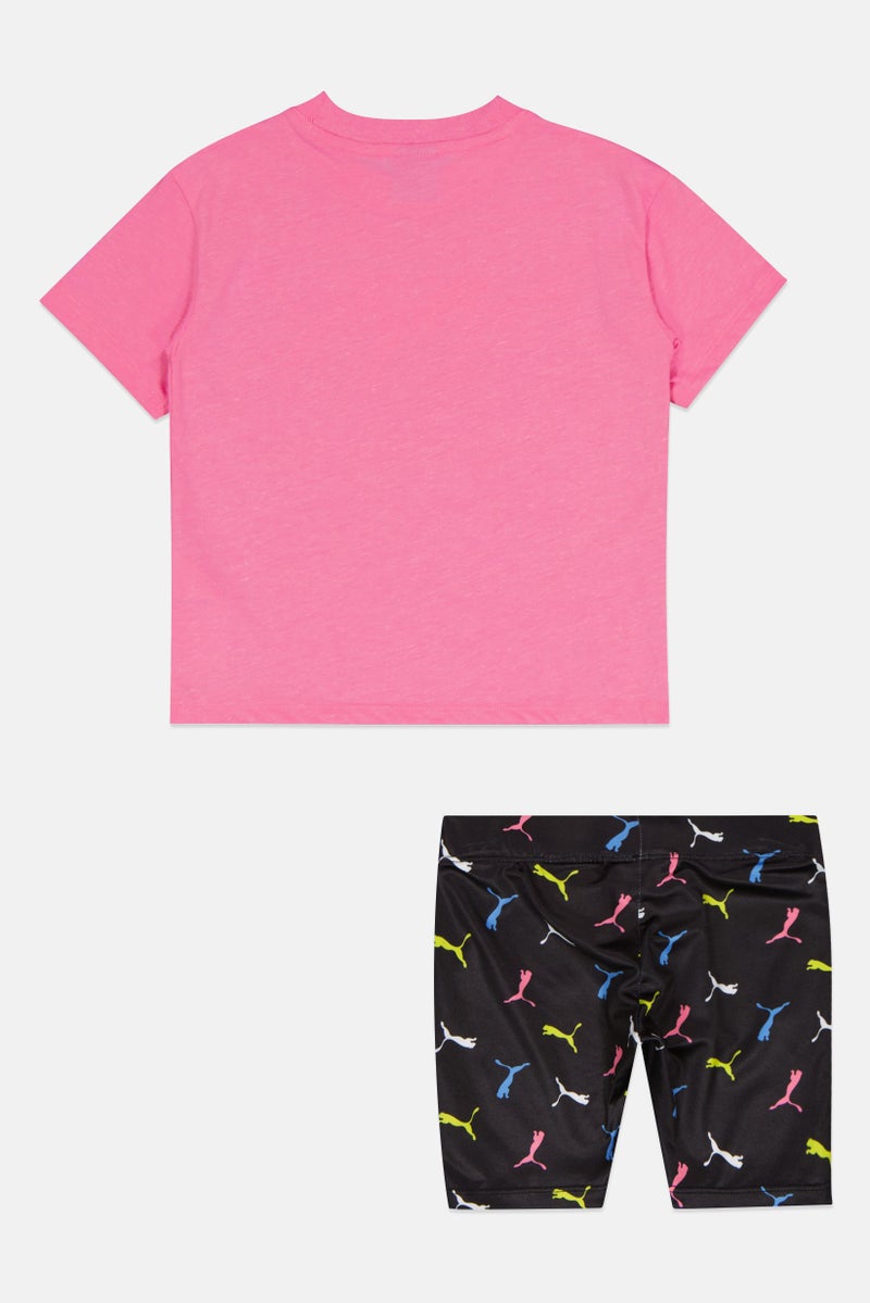 PUMA ملابس رياضية للبنات من قطعتين، تي شيرت وشورت بشعار العلامة التجارية، وردي/أسود - Image 2