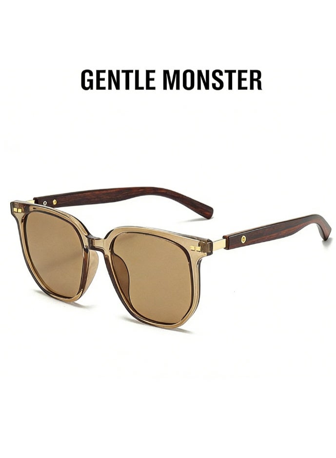 نظارات شمسية ملونة بإطار شاي من Gentle Monster × Jun Ji Hyun – أناقة فائقة