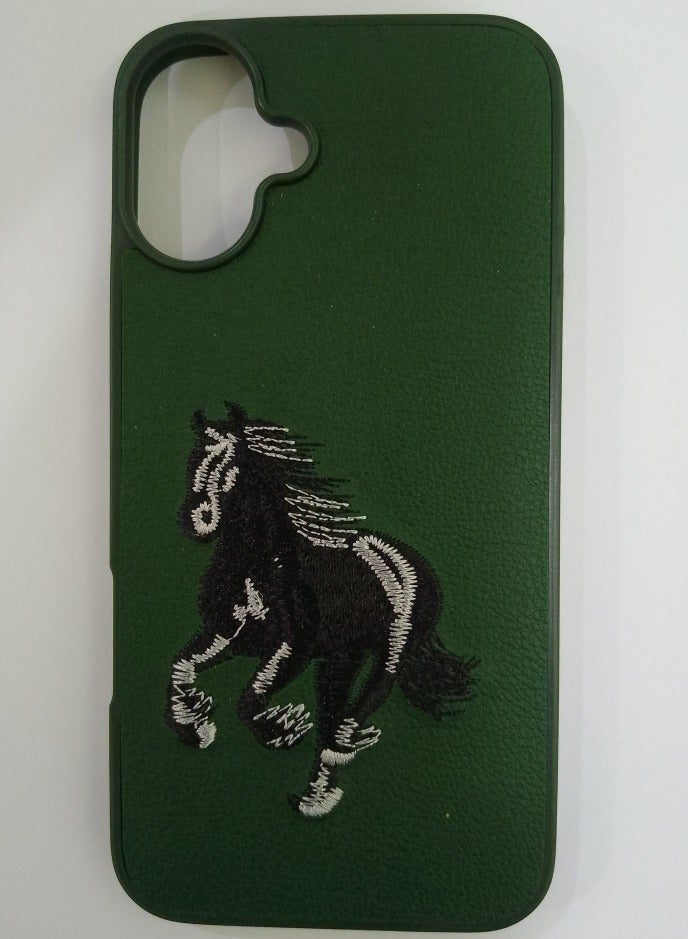 كيس جراب هاتف مضاد للصدمات بتصميم تطريز حصان لهاتف آيفون 16 بلس باللون الاخضر