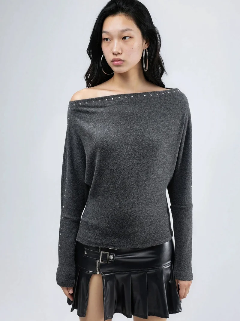 بوسيم BUSEM Boat Neck Blouse with Stone Accessory