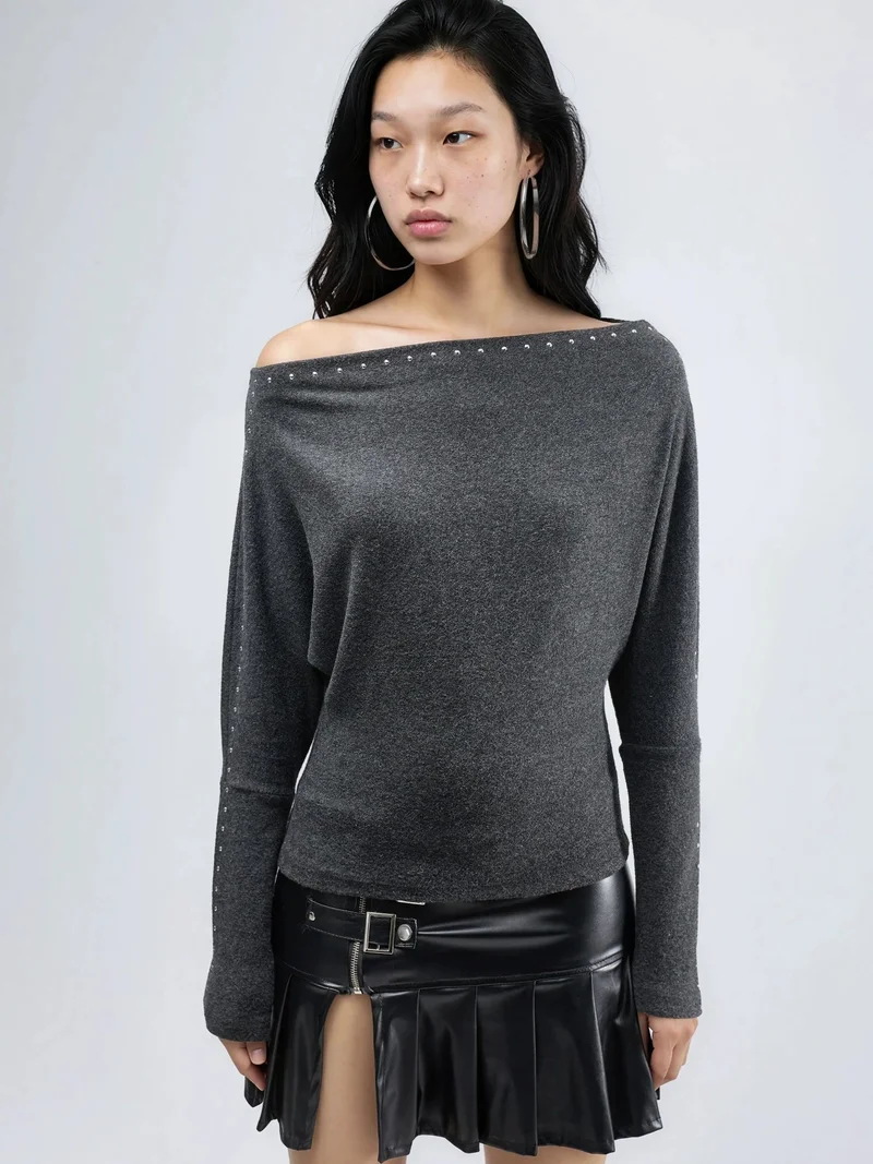 بوسيم BUSEM Boat Neck Blouse with Stone Accessory