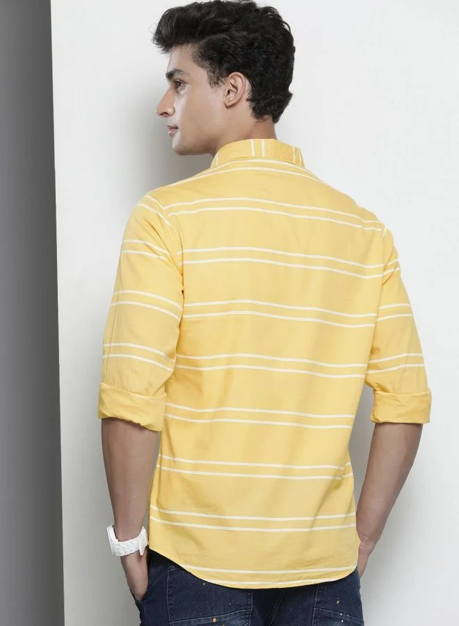 شركة المرآب الهندية Men Slim Fit Striped Full Sleeves Spread Collar Casual Shirt