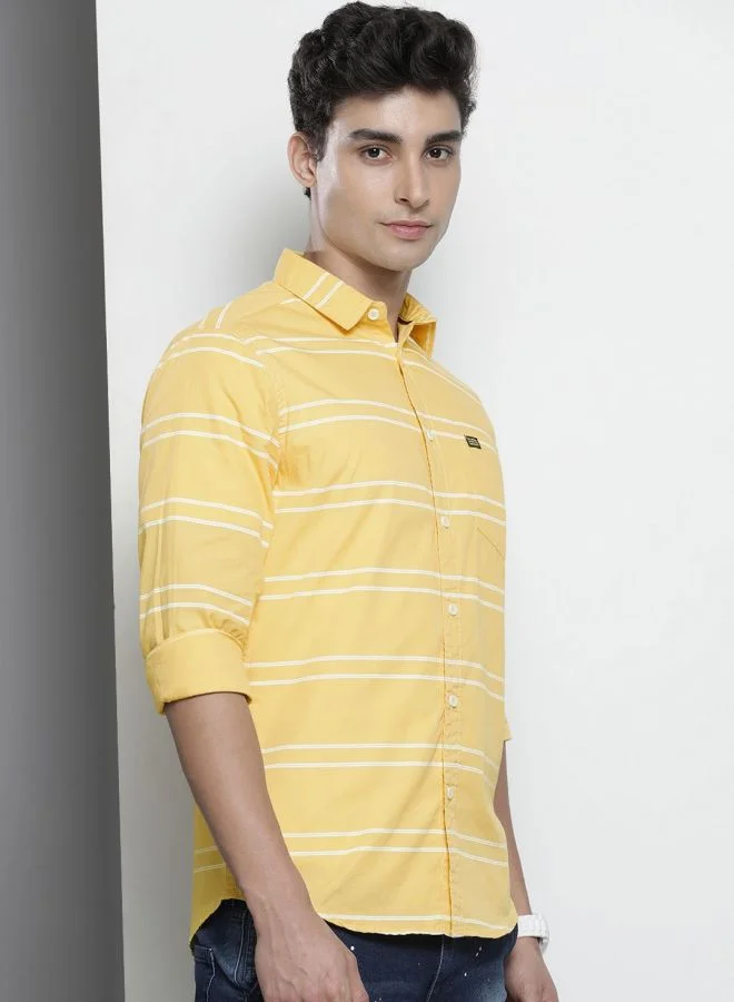 شركة المرآب الهندية Men Slim Fit Striped Full Sleeves Spread Collar Casual Shirt