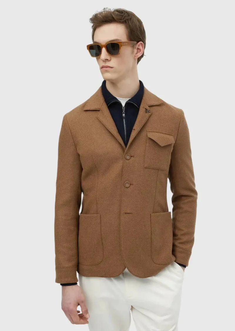 رامسي قميص بيج سادة بكتفين ضيقين، جاكيت من مزيج الصوف