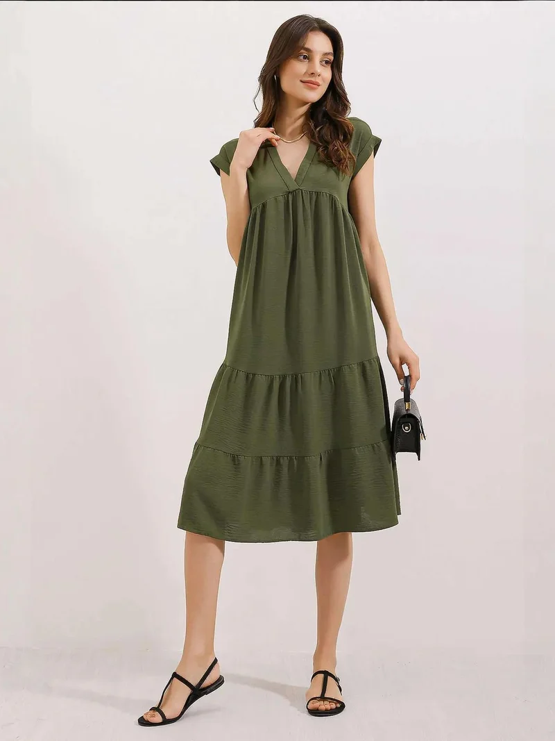 بيغ دارت فستان ميدي بياقة على شكل حرف  مكشكش