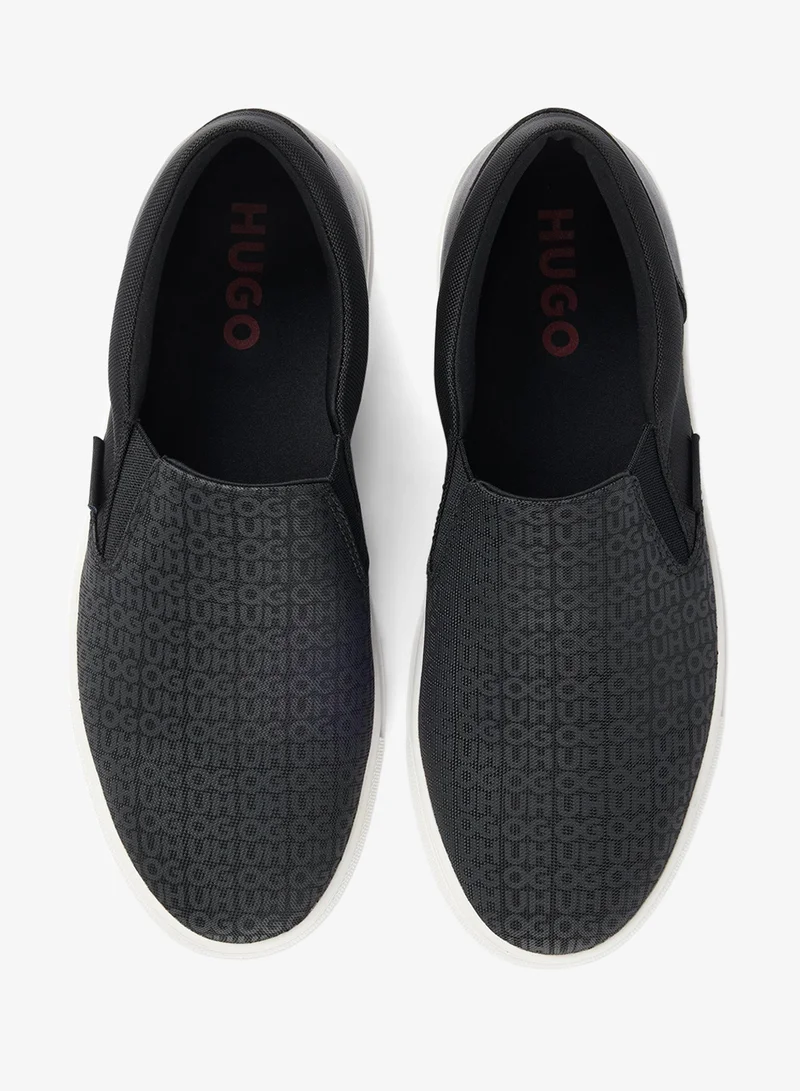 هوجو حذاء سليب أون بشعار على الجزء العلوي