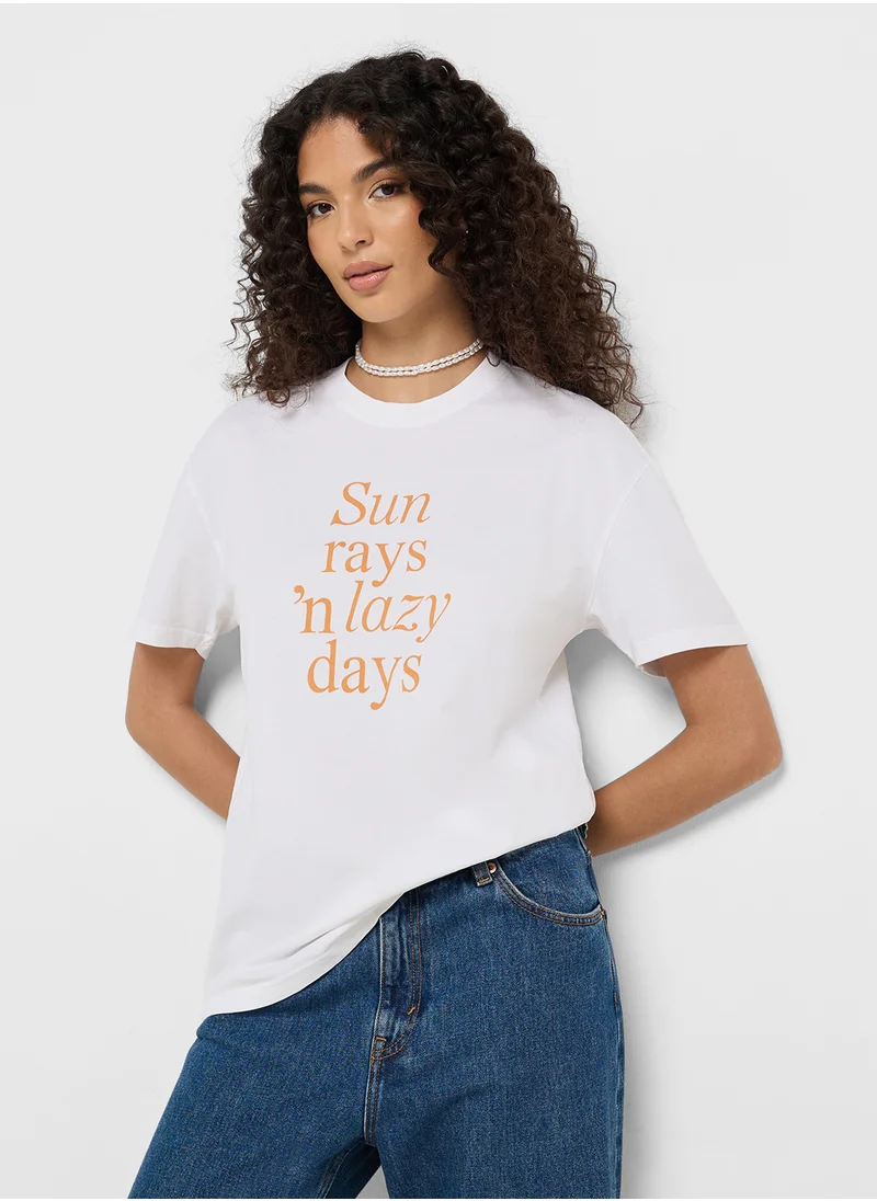 جينجر Crew Neck Holiday Graphic T-Shirt