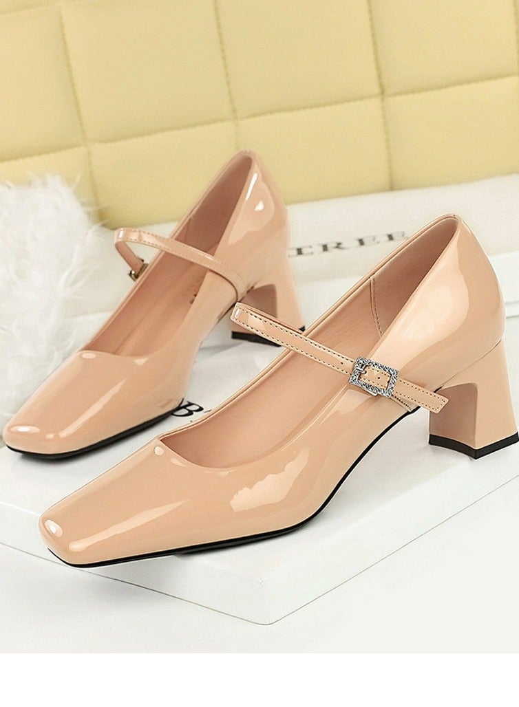 بيج تري Womens Chunky Mid Heels Square Closed Toe Ankle Strap Pumps Beige 5CM  Womens Chunky Mid Heels Square Closed Toe Ankle Strap Pumps Beige 5CM  المرأة سمينة منتصف الكعب مربع مغلق إصبع القدم كاحل حزام مضخات بيج 5CM - Image 1