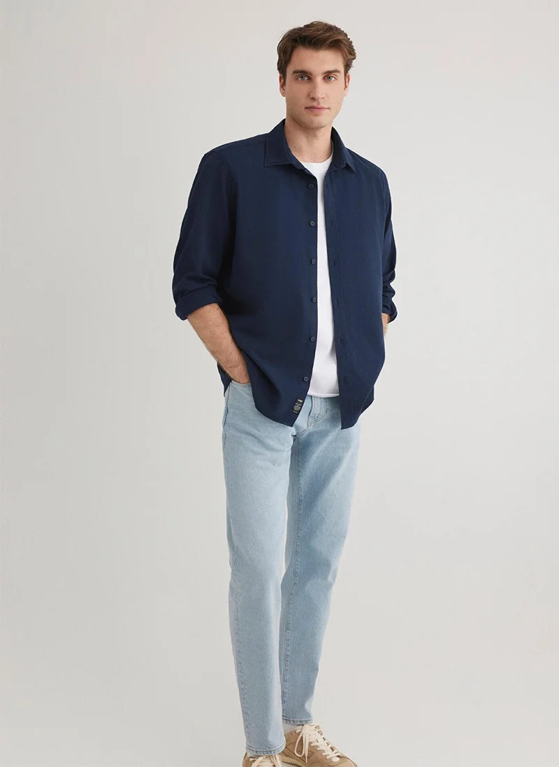 مافي قميص كحلي