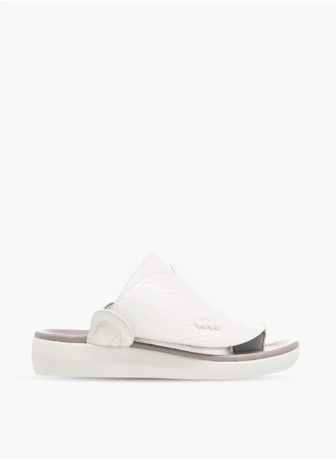 الواحة Boys Textured Slip-On Arabic Sandals with Toe Loop Detail