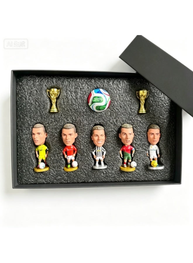 مجموعة هدايا مجسمات كريستيانو رونالدو (CR7) - 5 شخصيات PVC بنمط Q، كرة صغيرة وكؤوس - Image 2