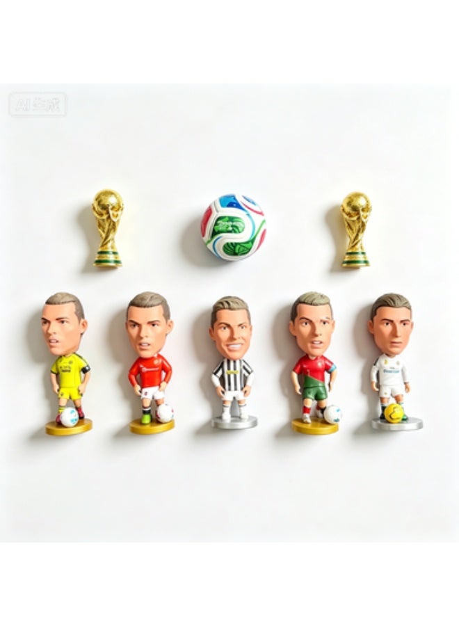 مجموعة هدايا مجسمات كريستيانو رونالدو (CR7) - 5 شخصيات PVC بنمط Q، كرة صغيرة وكؤوس - Image 1
