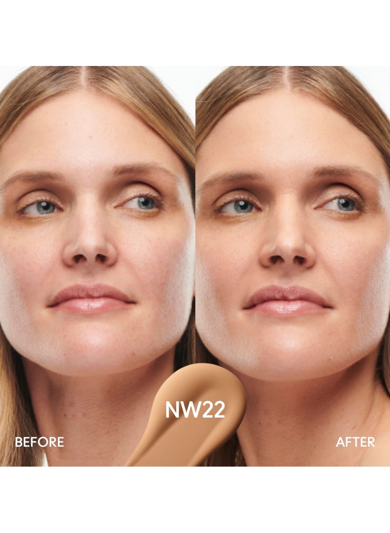 MAC Cosmetics Studio Radiance Serum powered Foundation NW22 - Image 3