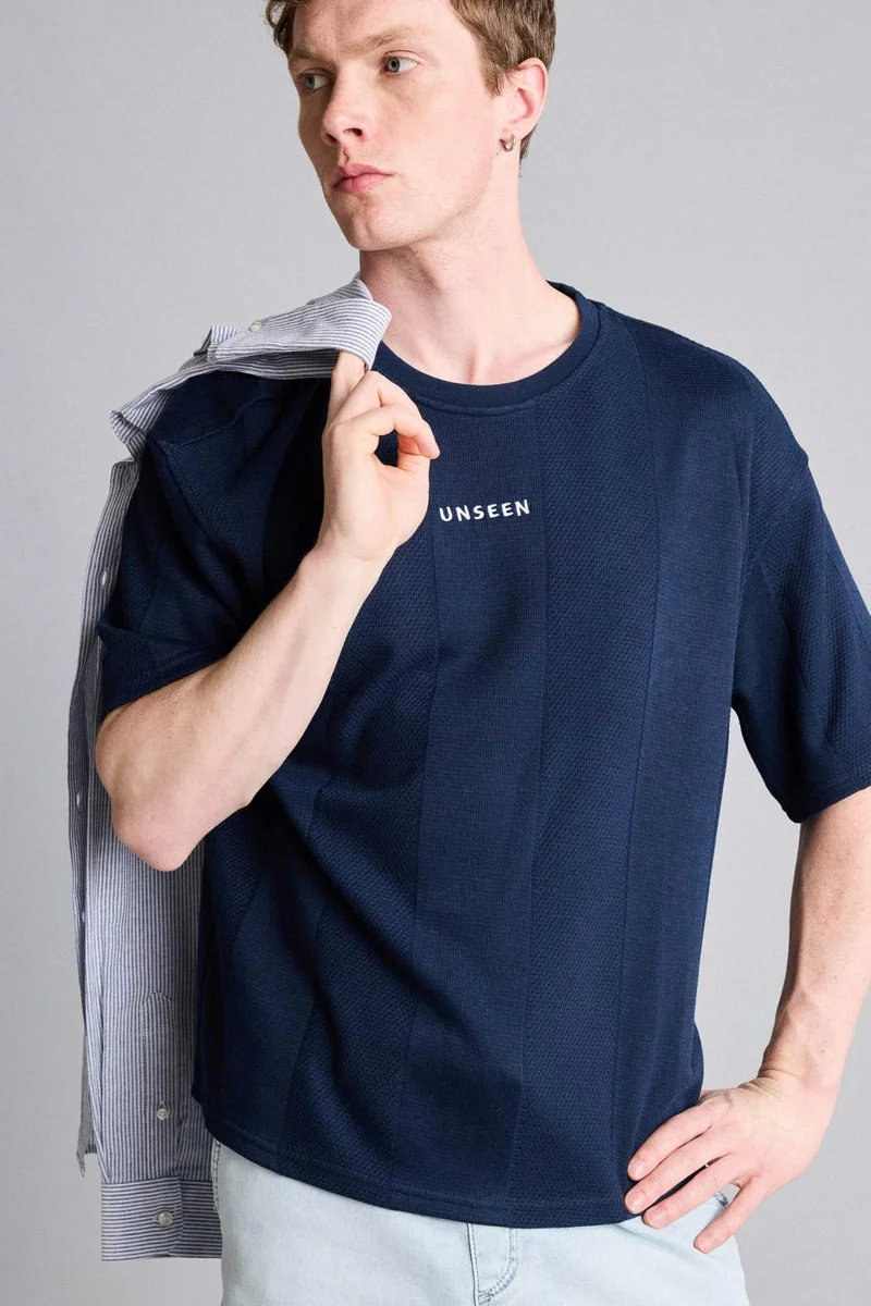 ديفاكتو Boxy Fit Slogan Short Sleeve T-Shirt