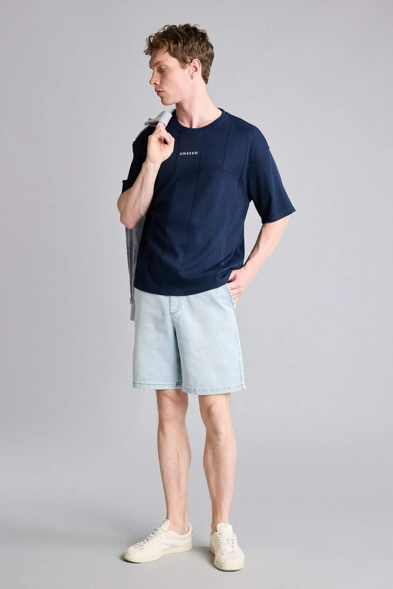 ديفاكتو Boxy Fit Slogan Short Sleeve T-Shirt
