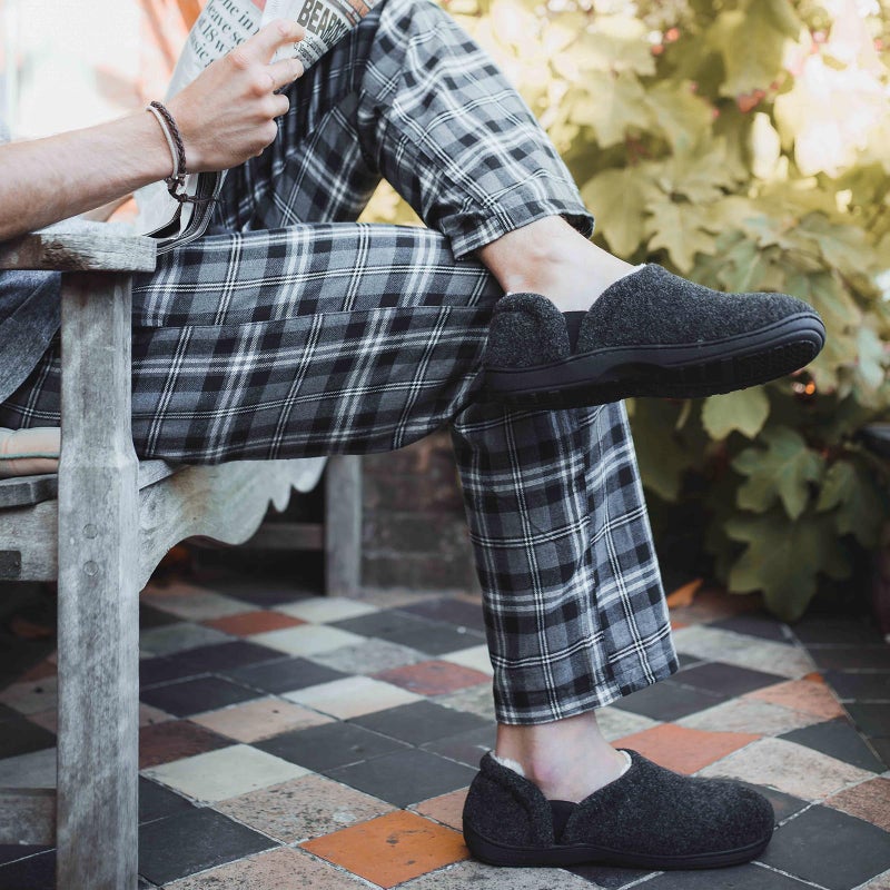 LongBay Men's Slippers Felt Warm Bedroom House Shoes Slip-On Memory Foam Slippers for Indoor Outdoor (Black, 9-10) - Image 2