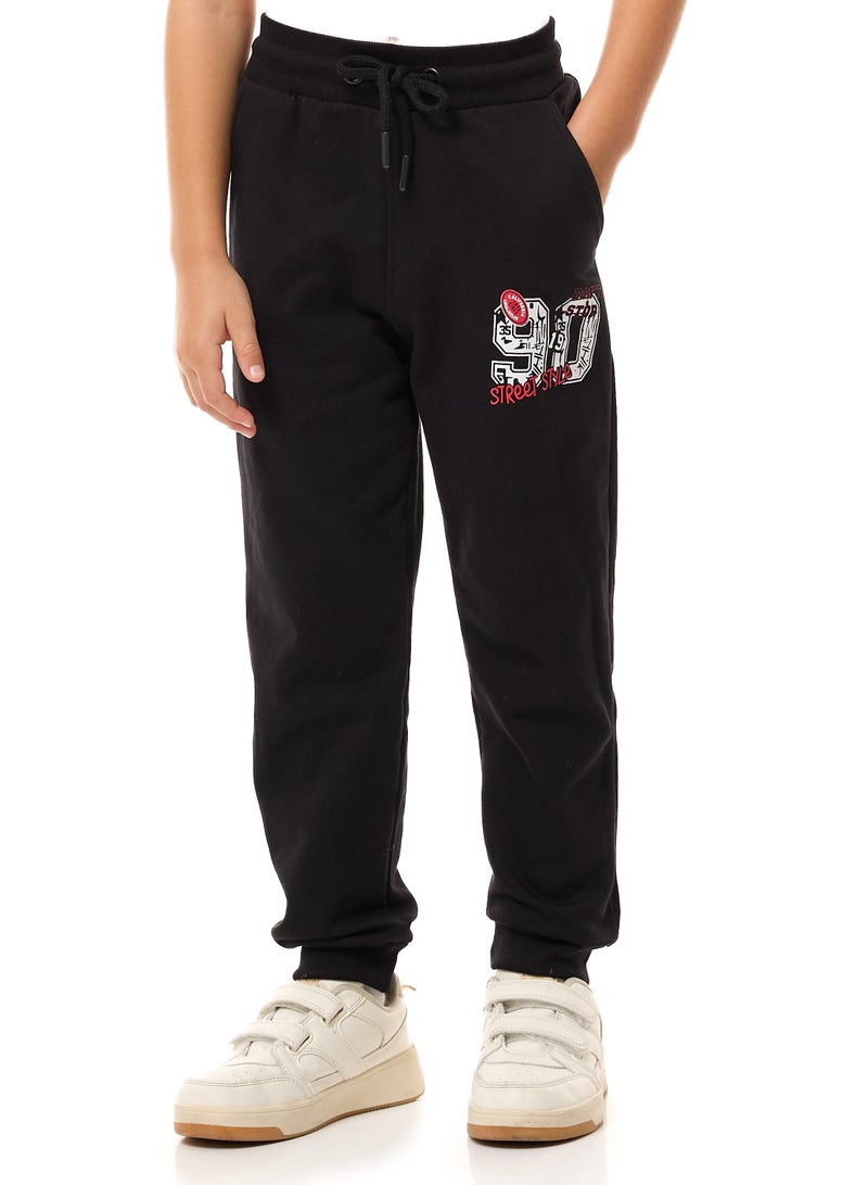 فكتور اند جين طقم هودي وبنطلون رياضي للأولاد مكون من قطعتين (من 2 إلى 8 سنوات) باللون الأسود - Image 5