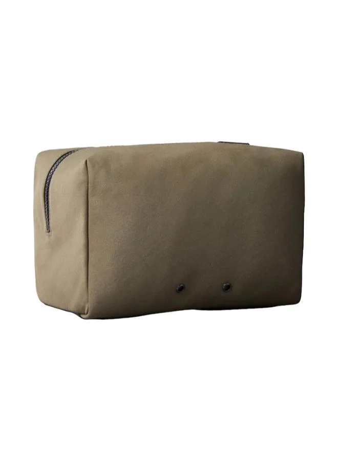 كالفن كلاين حقيبة أدوات تجميل قماشية