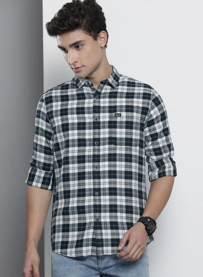 ذا انديان كراج كو Men Slim Fit Checkered Full Sleeves Spread Collar Casual Shirt