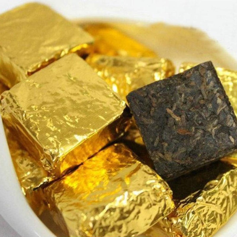 comfrt 200Pcs Square Golden Aluminium Foil Candy Wrappers, 8x8 Inches Sugar Wraps Paper for DIY Candies and Chocolate Packaging, for Party Wedding Birthday Christmas - Image 3