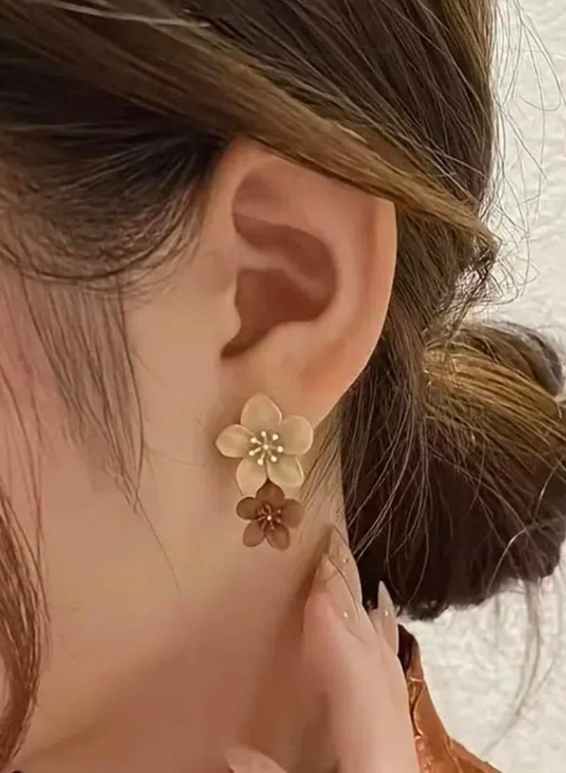 Acrylic Flower Stud Earrings for Women 2pcs Set Hypoallergenic White Floral Earrings, Fashion Jewelry for Birthday, Anniversary, Holiday Gifts - Image 2