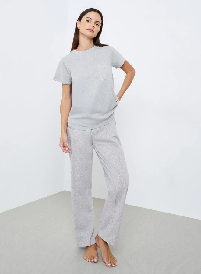 ستايلي طقم تيشيرت بجيب بطبعة نجوم مع بنطال