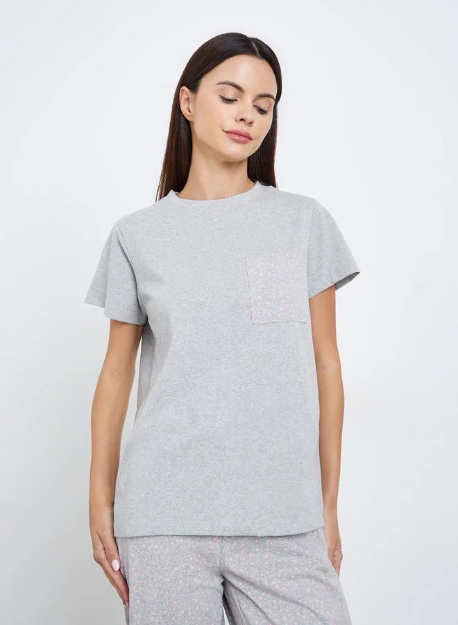 ستايلي طقم تيشيرت بجيب بطبعة نجوم مع بنطال