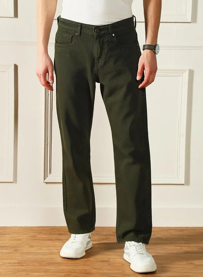 دينيس لينغو جينز رجالي قطن 1% بلون زيتوني بقصة مريحة وطول كامل