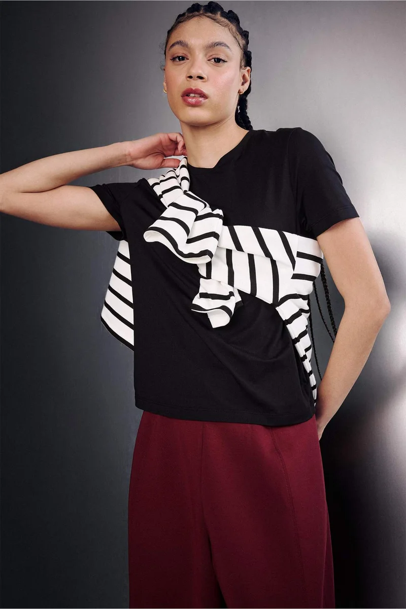 ديفاكتو Standard Fit Crew Neck Sports T-Shirt