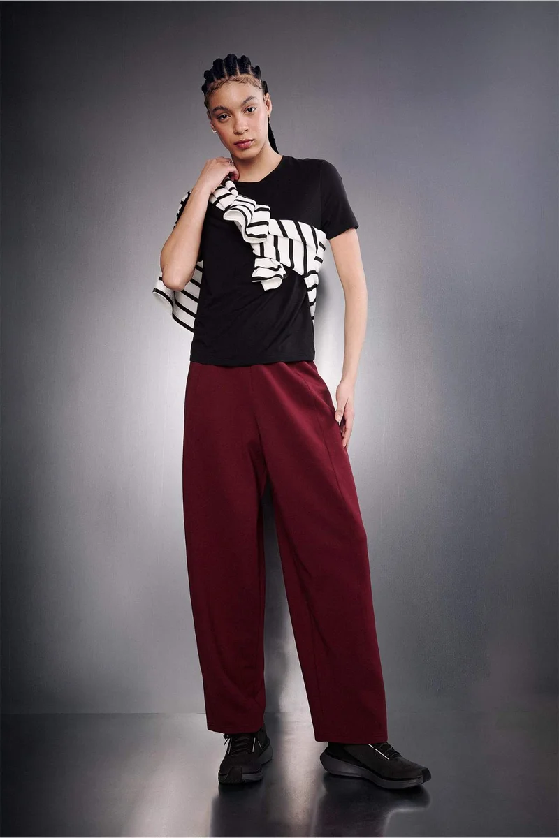 ديفاكتو Standard Fit Crew Neck Sports T-Shirt