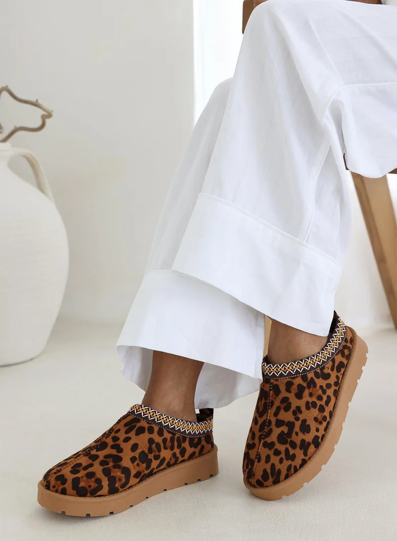 ويرز ذات فروم 'Oak' Aztec Detail Faux Fur Lining Mini Boots