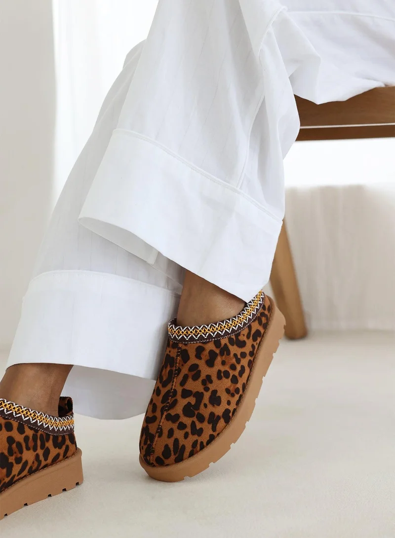 ويرز ذات فروم 'Oak' Aztec Detail Faux Fur Lining Mini Boots