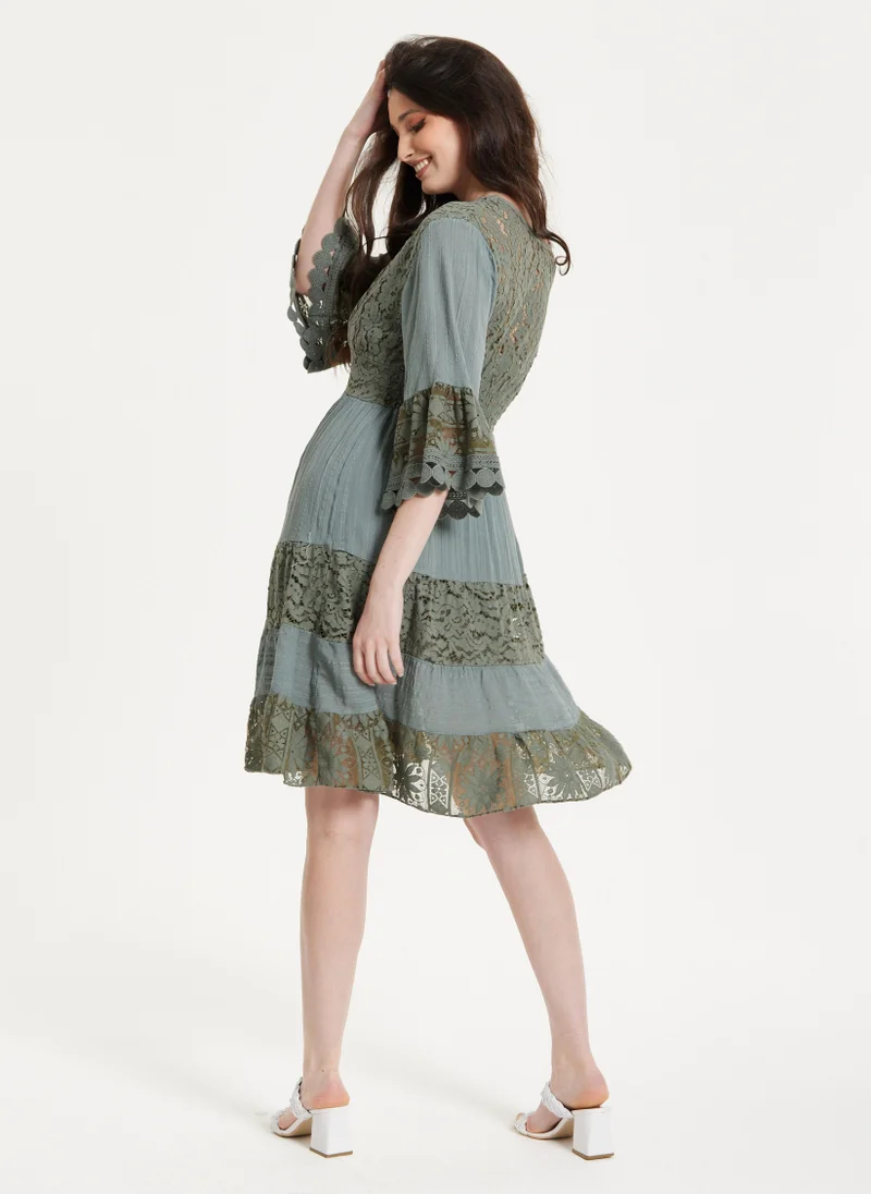 Liquorish فستان كاجوال دانتيل كاكي