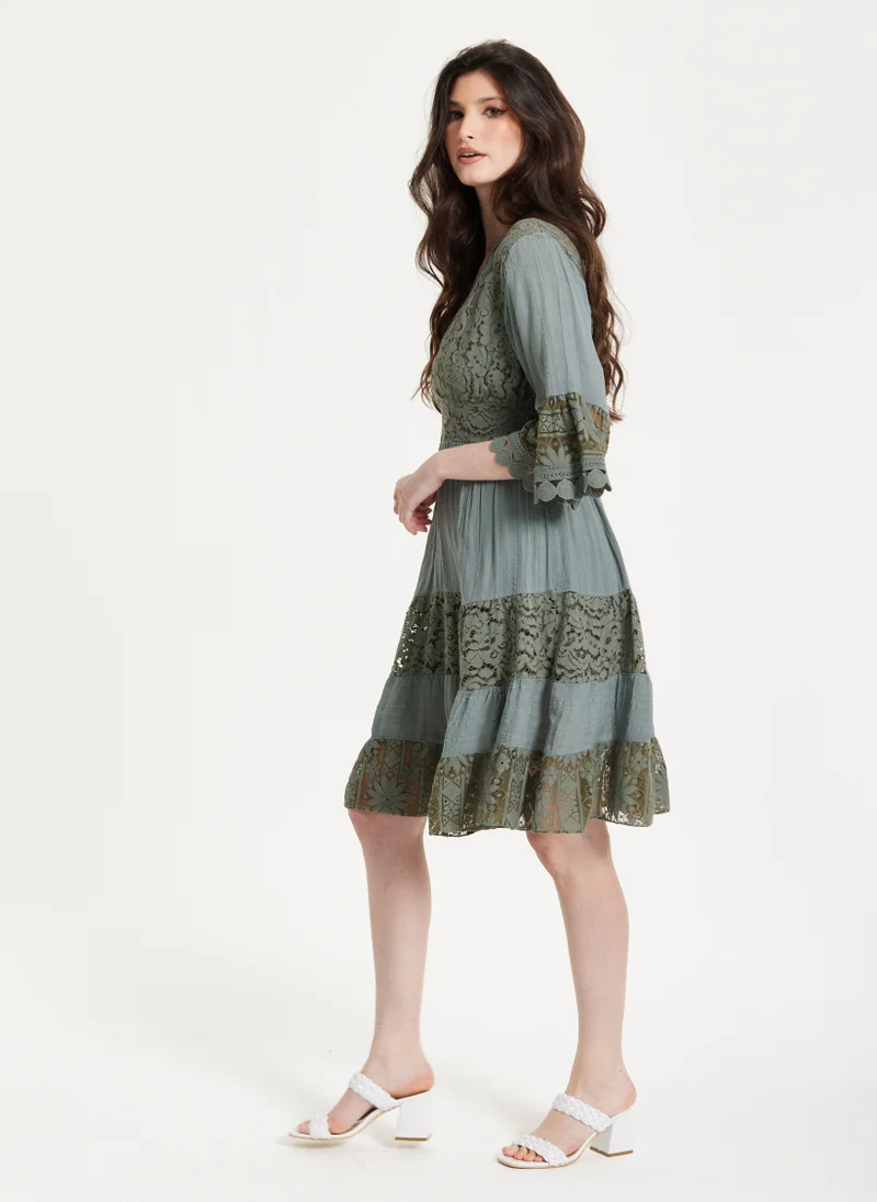 Liquorish فستان كاجوال دانتيل كاكي