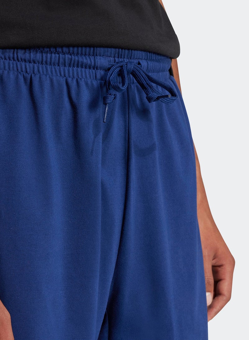 اديداس شورت جيرسيه أساسي بخطوط فردية - Image 4