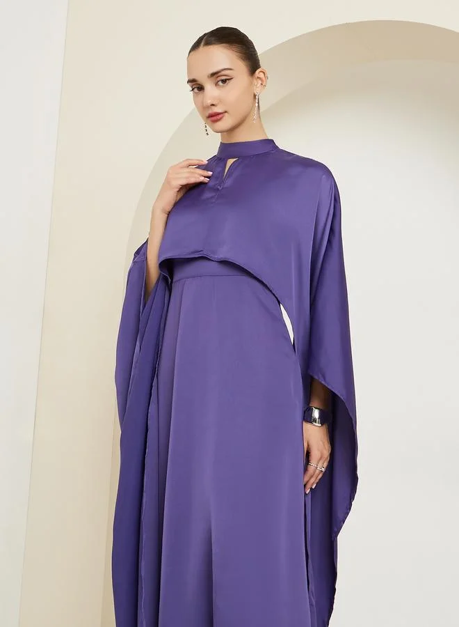 ستايلي فستان طويل بحافة واسعة ساتان بأكمام كيب