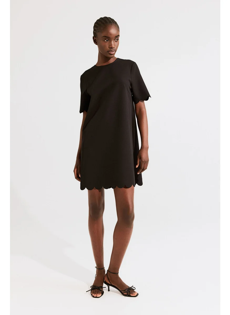 اتش اند ام Scallop-Edged Dress