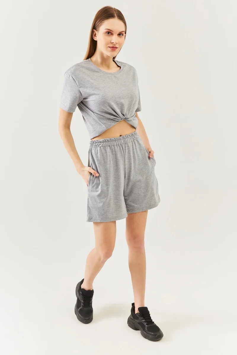 بوتيكجيز Gri Oversize Rahat Pamuklu Penye Bisiklet Yaka Kısa Kol Basic T-Shirt