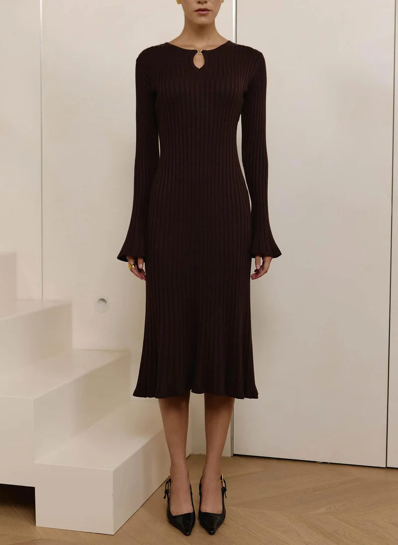 ليتشي فستان ميدي مضلع بياقة منسدلة